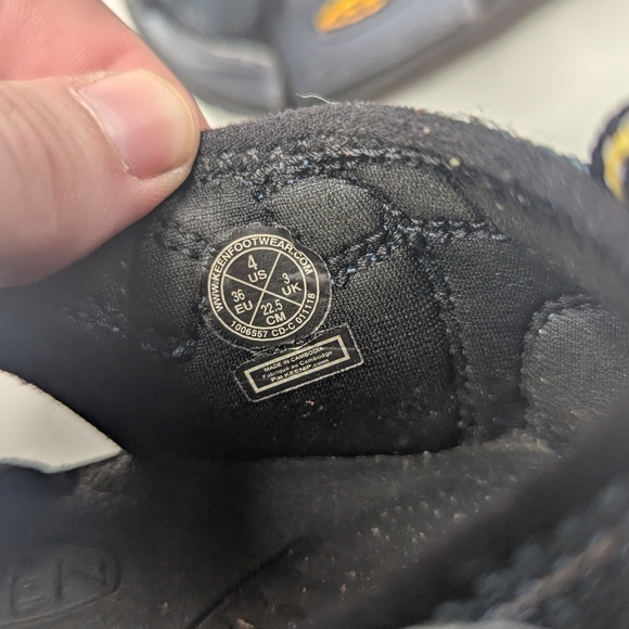Keen Sandals Youth Size 4 - Picture 8 of 8